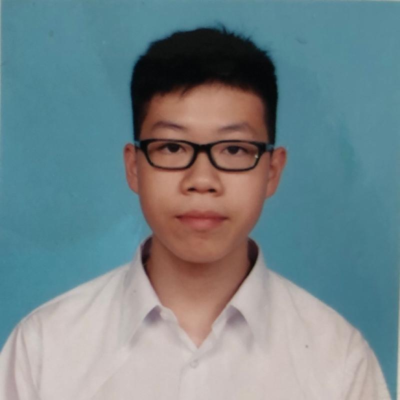 So Tsz-wang, aged 14, is about 1.75 metres tall, 63 kilograms in weight and of medium build. He has a square face with yellow complexion and short black hair. He was last seen wearing a pair of black-rimmed glasses, black sports shirt, black trousers, black sports shoes and carrying a black backpack.