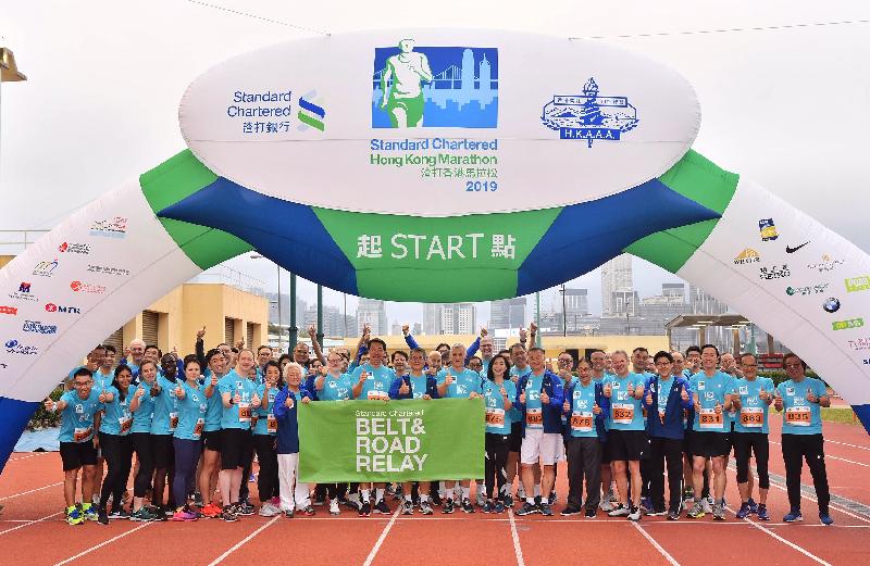 The Financial Secretary, Mr Paul Chan, attended the Standard Chartered Hong Kong Marathon 2019 Leaders Cup today (February 17). Photo shows Mr Chan (front row, tenth right); the Group Chief Executive of Standard Chartered, Mr Bill Winters (front row, ninth right); the Regional Chief Executive Officer, Greater China & North Asia, Standard Chartered Bank (Hong Kong) Limited, Mr Benjamin Hung (front row, centre); the Chief Executive Officer, Hong Kong, Standard Chartered Bank (Hong Kong) Limited, Ms Mary Huen (front row, eighth right); and other guests at the event.