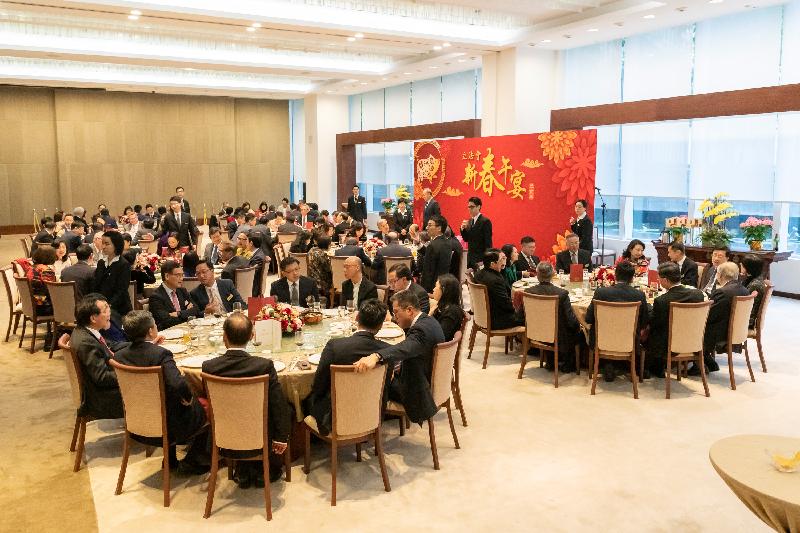 The President of the Legislative Council (LegCo), Mr Andrew Leung, hosted a spring luncheon in the Dining Hall of the LegCo Complex today (February 18) for the Chief Executive, Mrs Carrie Lam, Executive Council Members, senior Government officials and LegCo Members to celebrate the Lunar New Year.