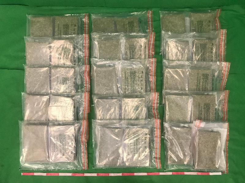 香港海关昨日（二月十八日）在香港国际机场检获约三十公斤怀疑大麻花，估计市值约六百二十万元。