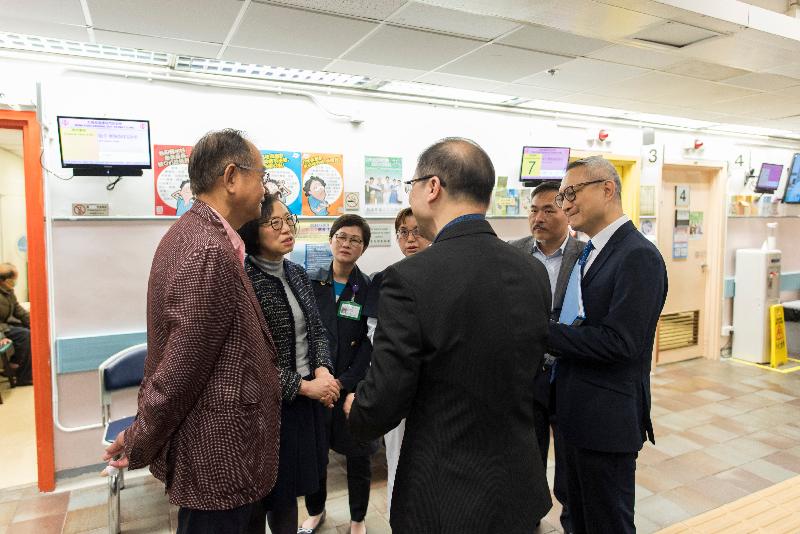 The Secretary for Food and Health, Professor Sophia Chan visited Sai Kung District today (February 19). Photo shows Professor Chan (second left) visiting the Mona Fong General Out-patient Clinic in Sai Kung to learn more about its services and facilities.
