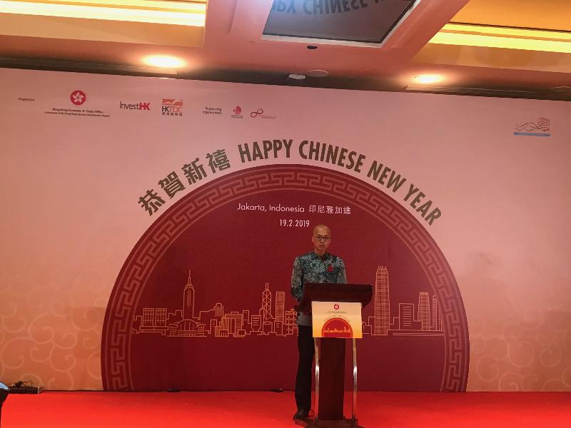 The Director-General of Hong Kong Economic and Trade Office in Jakarta, Mr Law Kin-wai, delivers welcoming remarks at the Chinese New Year reception held in Jakarta, Indonesia tonight (February 19).