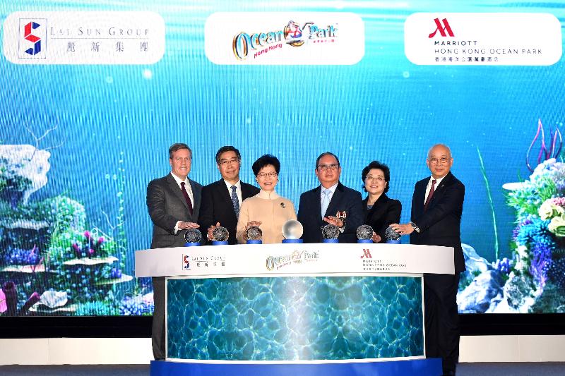 The Chief Executive, Mrs Carrie Lam, attended the Grand Opening of the Hong Kong Ocean Park Marriott Hotel today (February 19). Photo shows (from left) the President and Managing Director of Asia Pacific for Marriott International, Mr Craig Smith; Deputy Commissioner of the Office of the Commissioner of the Ministry of Foreign Affairs of the People's Republic of China in the Hong Kong Special Administrative Region (HKSAR) Mr Zhao Jiankai; Mrs Lam; the Chairman of the Lai Sun Group, Dr Peter Lam; Deputy Director of the Liaison Office of the Central People's Government in the HKSAR Ms Qiu Hong; and the Chairman of the Board of the Ocean Park Corporation, Mr Leo Kung, officiating at the lighting ceremony.

