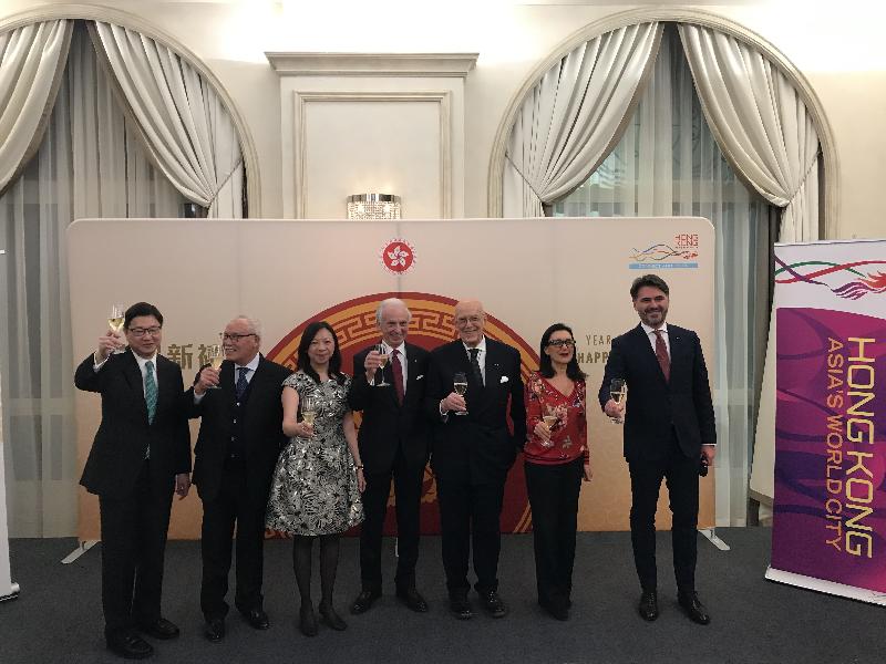 The Hong Kong Economic and Trade Office in Brussels hosted a reception to celebrate the arrival of the Year of the Pig in Milan, Italy on February 7 (Milan time).  Photo shows the Regional Director, Europe, of the Hong Kong Trade Development Council, Mr William Chui (first left) and Special Representative for Hong Kong Economic and Trade Affairs to the European Union, Ms Shirley Lam (third left), toasting at the Chinese New Year reception with other guests.