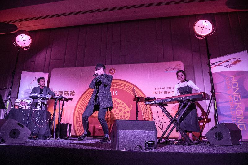 Invited by the Hong Kong Economic and Trade Office in Brussels, CY Leo Electronic Trio performed at the Chinese New Year receptions in The Hague, Paris and Brussels respectively.  Photo shows the vibrant performance of the Trio at the reception in Brussels on February 19 (Brussels time).