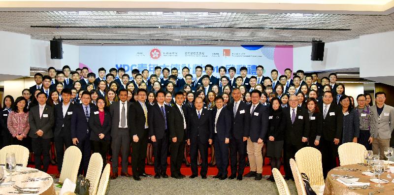 The Chief Secretary for Administration, Mr Matthew Cheung Kin-chung, attended the kick-off ceremony for the YDC Youth Ambassadors Programme 2019 today (February 22). Photo shows Mr Cheung (front row, centre) and the Vice-Chairman of the Youth Development Commission (YDC), Mr Lau Ming-wai (front row, 10th left), with YDC members and 2019 Youth Ambassadors at the ceremony. 