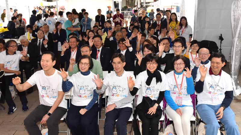 The Secretary for Food and Health, Professor Sophia Chan, and the Chairman of the Committee on Reduction of Salt and Sugar in Food, Mr Bernard Charnwut Chan, attended a promotional event entitled "Salt & Sugar Reduction Day" today (February 23). Photo shows (first row from left) Mr Chan; Professor Chan; the Permanent Secretary for Food and Health (Food), Mr Philip Yung; the Director of Food and Environmental Hygiene, Miss Vivian Lau; the Director of Health, Dr Constance Chan; and the Controller of the Centre for Food Safety, Dr Ho Yuk-yin, accepting the challenge of reducing salt and sugar intake. 
