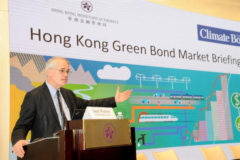 香港金融管理局今日（二月二十五日）舉辦氣候債券倡議組織（CBI）《香港綠色債券市場報告》發布會。圖示CBI首席執行官Sean Kidney在發布會介紹《香港綠色債券市場報告》。