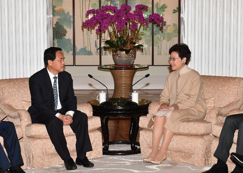 The Chief Executive, Mrs Carrie Lam (right), meets with the Secretary of the CPC Hainan Provincial Committee, Mr Liu Cigui (left), at Government House this afternoon (February 26).