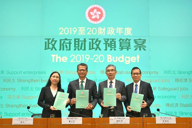 The Financial Secretary, Mr Paul Chan (second left), holds a press conference this afternoon (February 27) at the Central Government Offices in Tamar after delivering the 2019-20 Budget in the Legislative Council. Also in attendance are the Secretary for Financial Services and the Treasury, Mr James Lau (second right); the Permanent Secretary for Financial Services and the Treasury (Treasury), Ms Alice Lau (first left); and the Government Economist, Mr Andrew Au (first right). 