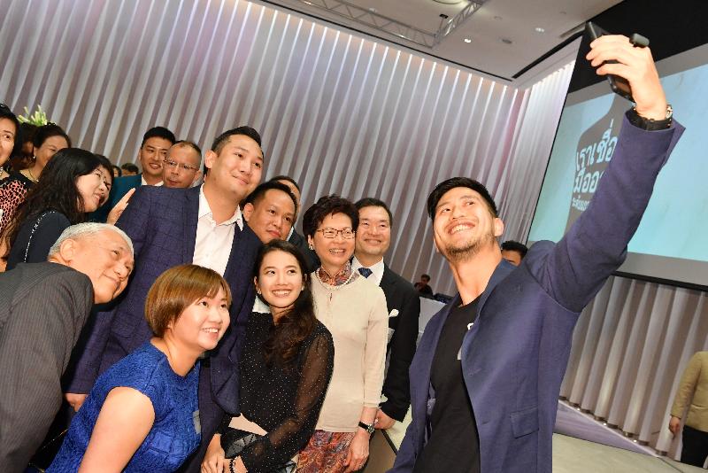 行政長官林鄭月娥（右三）昨日（二月二十七日）晚上在曼谷展開訪問泰國行程，並與在當地居住及工作的港人會面。