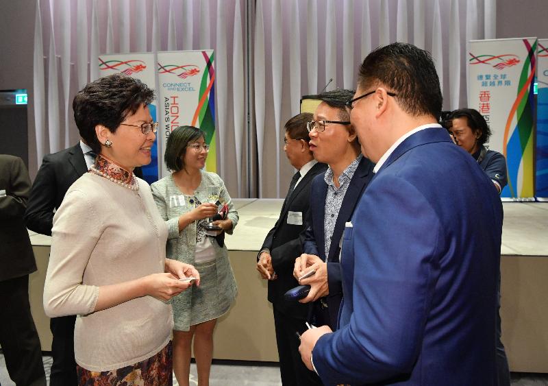 The Chief Executive, Mrs Carrie Lam, started her visit to Thailand in Bangkok yesterday evening (February 27). Photo shows Mrs Lam (first left) meeting with Hong Kong people living and working in Thailand.