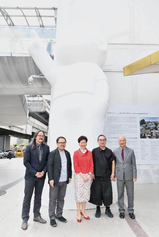 The Chief Executive, Mrs Carrie Lam, attended the Memorandum of Understanding Signing Ceremony of Bangkok Art and Culture Centre and Zuni Icosahedron in Bangkok, Thailand, today (‪February 28‬). Photo shows Mrs Lam (centre); the Director of Bangkok Art and Culture Centre, Mr Pawit Mahasarinand (first left); the Co-Artistic Director of Zuni Icosahedron, Mr Mathias Woo (second right); and other guests at the Bangkok Art and Culture Centre before the signing ceremony.