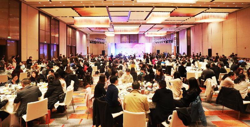 The Hunan Liaison Unit of the Hong Kong Economic and Trade Office in Wuhan, the Hong Kong and Macao Affairs Office in Hunan and the Changsha Municipal People’s Government jointly held the "Celebration of the 40th Anniversary of China's Reform and Opening Up cum Hunan-Hong Kong Spring Reception" in Changsha on February 26. Photo shows some of the Hong Kong people working, living and studying in Hunan and other guests attending the reception.
