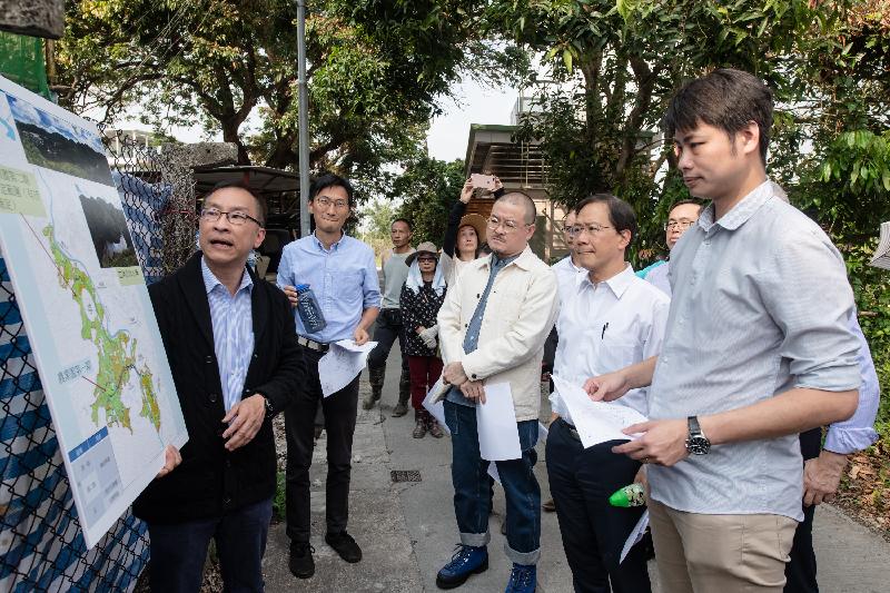 The Legislative Council (LegCo) Panel on Food Safety and Environmental Hygiene visits the proposed site for the Agricultural Park (Agri-Park) in Kwu Tung South today (February 28). Photo shows LegCo members (front row from right) Mr Steven Ho, Dr Kwok Ka-ki, Mr Shiu Ka-chun and Mr Eddie Chu receiving a briefing on the planning of the Agri-Park by a government representative. 