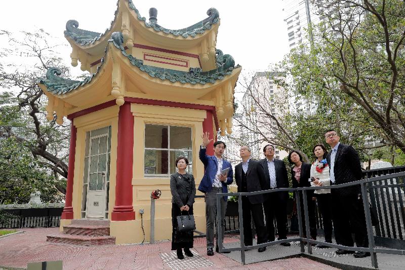 The Secretary for Home Affairs, Mr Lau Kong-wah (third left), tours the Haw Par Music Farm to learn about how the Grade I historic building Haw Par Mansion was revitalised into a music school during his visit to Wan Chai District today (March 1).