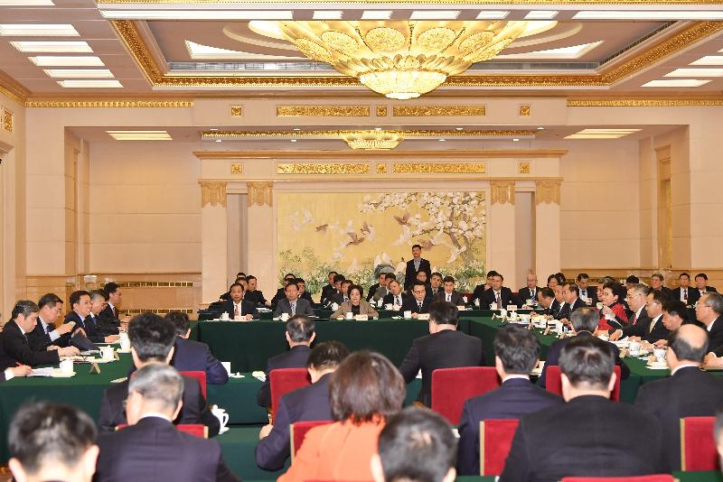 行政長官林鄭月娥（右五）今日（三月一日）在北京以成員身分出席國務院副總理韓正（左三）主持召開的粵港澳大灣區建設領導小組第二次全體會議。
