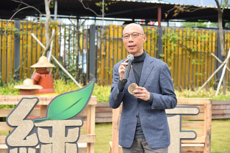 The Secretary for the Environment, Mr Wong Kam-sing, speaks at the opening ceremony of the Kwai Tsing Community Green Station today (March 5).