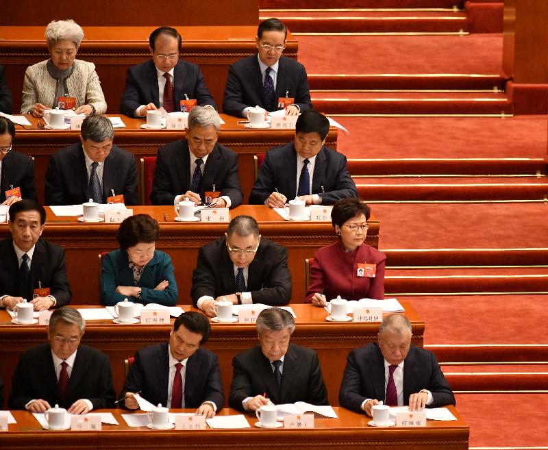 行政長官林鄭月娥（第二排右一）今日（三月五日）上午在北京列席第十三屆全國人民代表大會第二次會議開幕式。