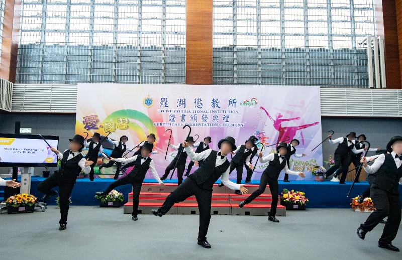 Persons in custody at Lo Wu Correctional Institution were presented with certificates at a ceremony today (March 6) in recognition of their academic achievements. Photo shows persons in custody performing a stick dance.