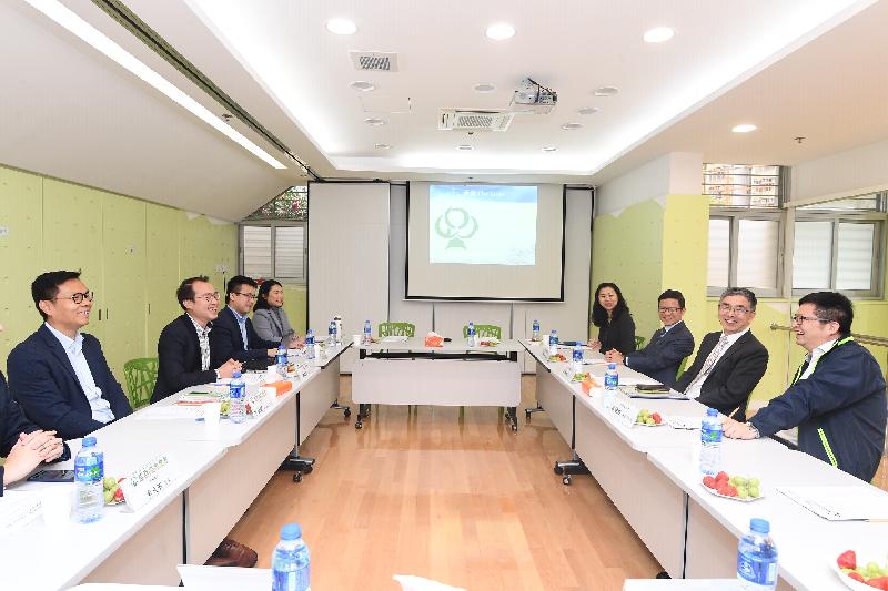 The Secretary for Financial Services and the Treasury, Mr James Lau (second right), visits a youth centre of the Federation of New Territories Youth Foundation and is briefed on the centre's facilities and services during his visit to Kwai Tsing District today (March 6).