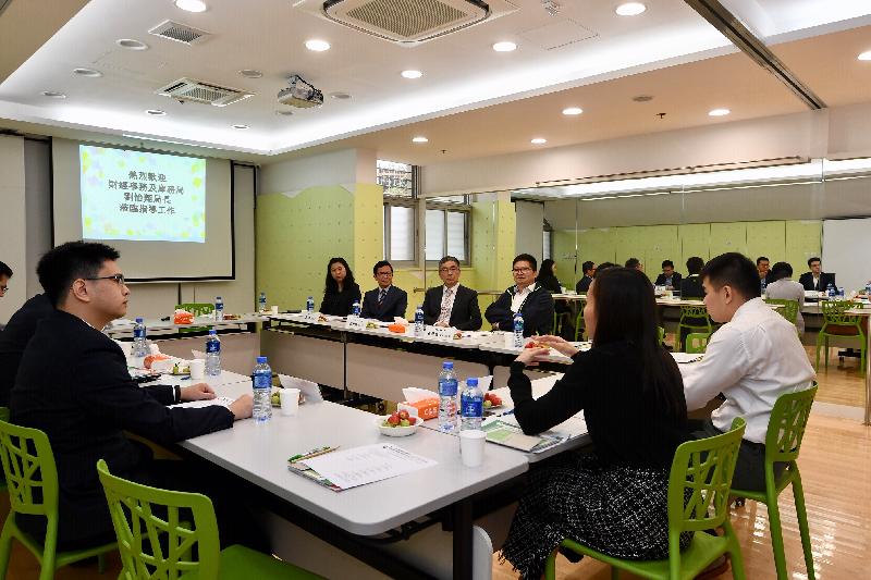 The Secretary for Financial Services and the Treasury, Mr James Lau (fourth right), visits the youth centre of the Federation of New Territories Youth Foundation and chats with past participants of its Mainland summer internship programme during his visit to Kwai Tsing District today (March 6).