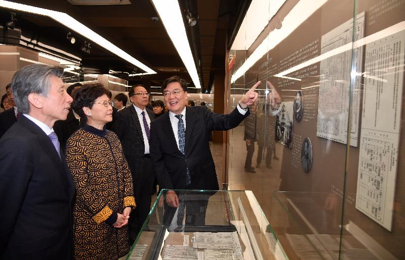 The Chief Executive, Mrs Carrie Lam, visited the Central Academy of Fine Arts in Beijing today (March 6). Photo shows Mrs Lam (second left) ;the Party Secretary of the Central Academy of Fine Arts, Mr Gao Hong (fourth left); the President of the Central Academy of Fine Arts, Mr Fan Di'an (first left); the Director of the Chief Executive's Office, Mr Chan Kwok-ki (third left), and other participants touring the facilities of the academy.