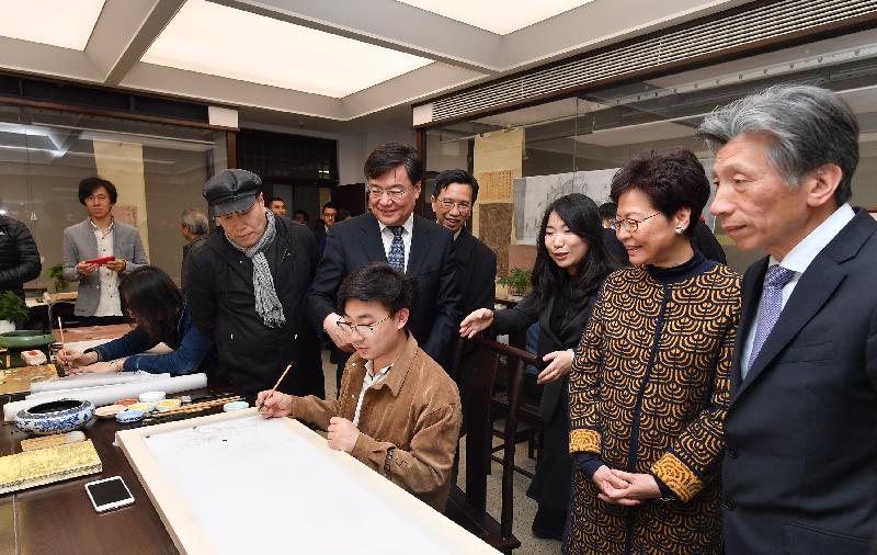 The Chief Executive, Mrs Carrie Lam, visited the Central Academy of Fine Arts in Beijing today (March 6). Photo shows Mrs Lam (second right); the Party Secretary of the Central Academy of Fine Arts, Mr Gao Hong (fifth right); the President of the Central Academy of Fine Arts, Mr Fan Di'an (first right); the Director of the Office of the Hong Kong Special Administrative Region Government in Beijing, Mr John Leung (fourth right), and other participants touring the facilities of the academy.