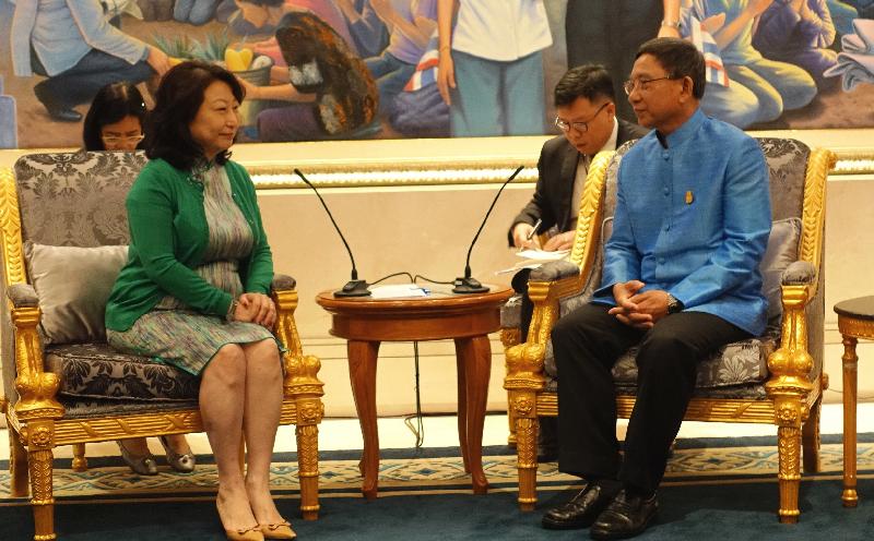 The Secretary for Justice, Ms Teresa Cheng, SC (left), meets with the Deputy Prime Minister and Minister of Justice of Thailand, Mr Prajin Juntong (right), in Bangkok, Thailand today (March 7). 