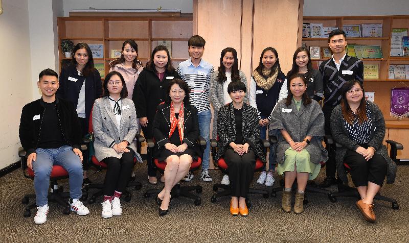 The Secretary for Justice, Ms Teresa Cheng, SC, visited Sai Ying Pun Community Complex to meet with youths of the Central and Western District Youth Development Network today (March 8). Photo shows Ms Cheng (front row, third left) with the young people.