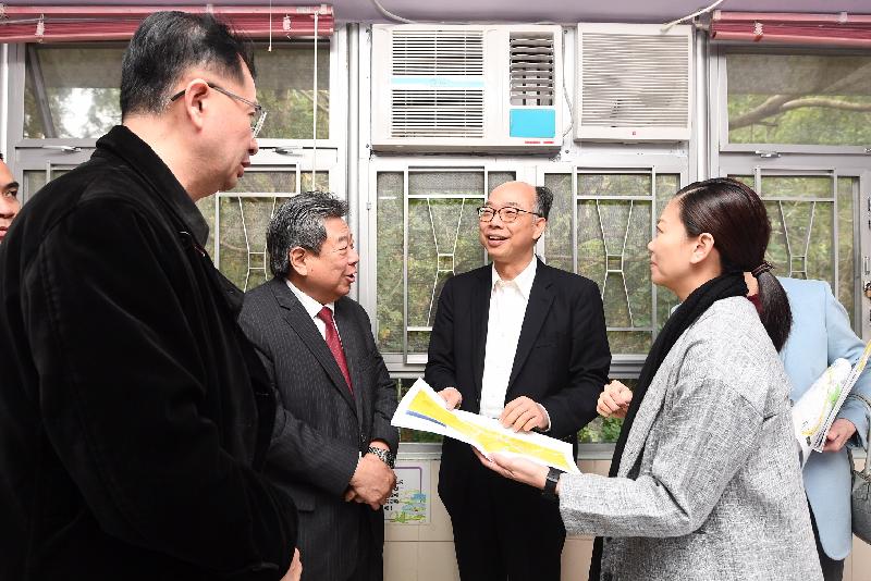 The Secretary for Transport and Housing, Mr Frank Chan Fan, visited Tsuen Wan District this afternoon (March 8). Photo shows Mr Chan (second right) touring the facilities of the Yuen Yuen Care and Attention Home for the Aged and being briefed about the services for the elderly.