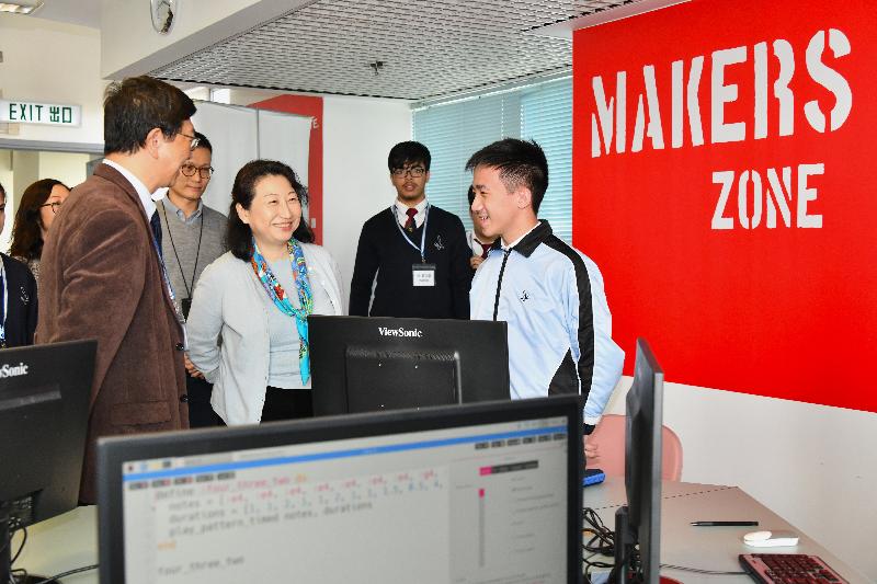The Secretary for Justice, Ms Teresa Cheng, SC, visits Caritas Wu Cheng-chung Secondary School in Pokfulam today (March 12). Photo shows Ms Cheng (third right) observing students' artificial intelligence project.