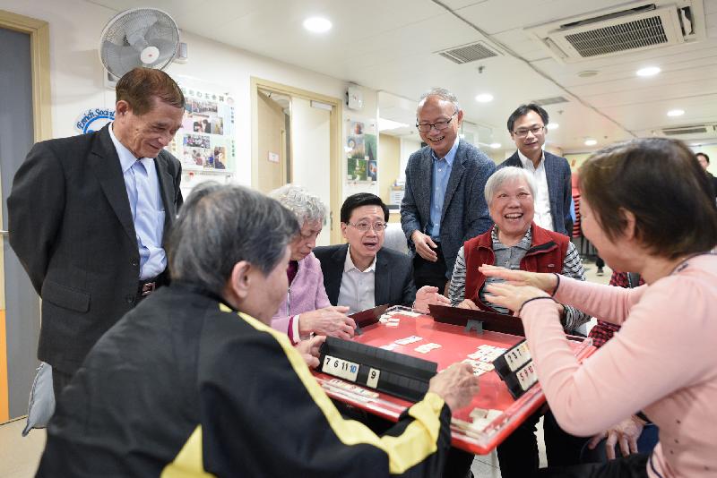 While touring the Tung Chung Integrated Services Centre of the Neighbourhood Advice-Action Council in Islands District this afternoon (March 13), the Secretary for Security, Mr John Lee (fourth left), visits the elderly people who are there to join activities. Also present are the District Officer (Islands), Mr Anthony Li (second right), and the Chairman of the Islands District Council, Mr Chow Yuk-tong (first left).    