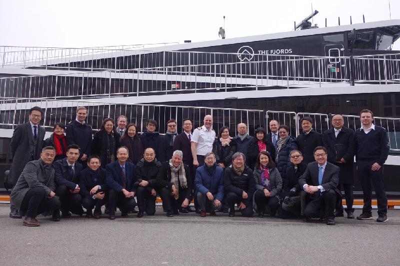 The delegation of the Hong Kong Maritime and Port Board led by the Secretary for Transport and Housing, Mr Frank Chan Fan, continued their visit to Norway today (March 14, Oslo time). Photo shows Mr Chan (back row, seventh right) and the delegation being pictured with Captain John Nauckhoff (back row, ninth right) after touring the Vision of the Fjords, a hybrid electric sightseeing vessel designed and built by Norway.