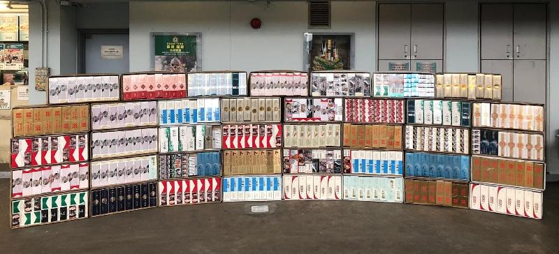 香港海關昨日（三月十三日）在文錦渡管制站一輛入境貨車檢獲約七十五萬支懷疑私煙，估計市值約二百萬元，應課稅值約一百四十萬元。