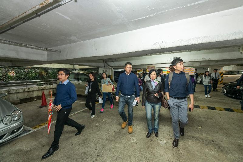 Members of the Legislative Council conducted a site visit to various shopping centres of public housing estates in Chai Wan, Tseung Kwan O, Ma On Shan, Sha Tin and Wong Tai Sin today (March 14).  Photo shows Members visiting the Tin Ma Court Carpark in Wong Tai Sin. 