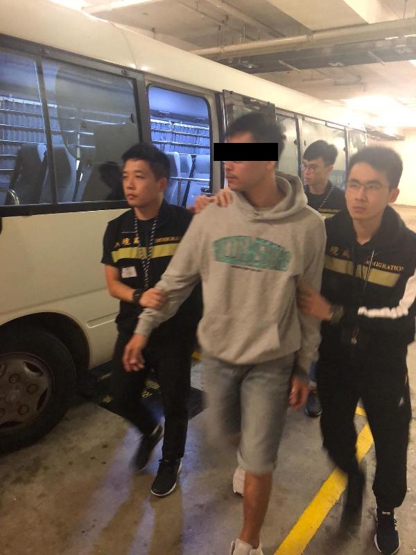 The Immigration Department mounted a territory-wide anti-illegal worker operation codenamed "Twilight" from March 11 to 14. Photo shows an illegal worker arrested during operation.
