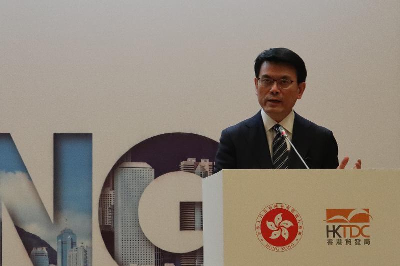 The Secretary for Commerce and Economic Development, Mr Edward Yau, yesterday (March 18, Tbilisi time) attended the “Hong Kong IN: Exploring New Business Opportunities” Seminar cum Networking Dinner jointly organised by the Hong Kong Special Administrative Region Government and the Hong Kong Trade Development Council in Tbilisi, Georgia. Photo shows Mr Yau delivering a keynote speech on strengthening the economic and trade collaboration between Hong Kong and Georgia.
