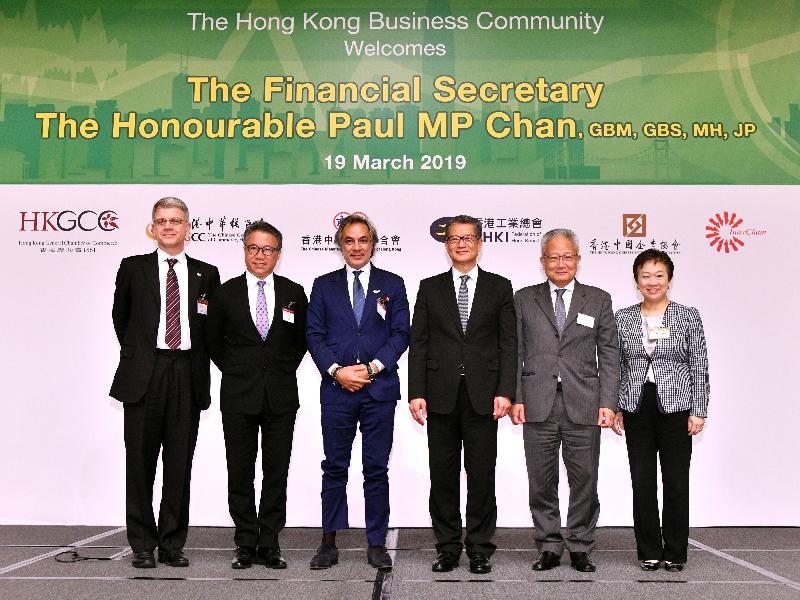The Financial Secretary, Mr Paul Chan, attended the Joint Business Community Luncheon: 2019-2020 Budget today (March 19). Photo shows (from left) the President of the Italian Chamber of Commerce Hong Kong and Macao, Mr Luca Cico; Deputy Chairman of the Federation of Hong Kong Industries Professor Eric Yim; the Chairman of the Hong Kong General Chamber of Commerce, Dr Aron Harilela; Mr Chan; the President of the Chinese Manufacturers' Association of Hong Kong, Dr Dennis Ng; and Vice-chairman of the Chinese General Chamber of Commerce Ms Connie Wong, at the luncheon.