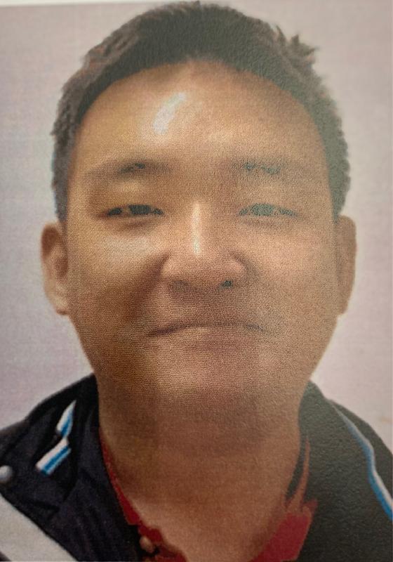 Tai Yu-ting, aged 40, is about 1.65 metres tall, 70 kilograms in weight and of fat build. He has a round face with yellow complexion and short black hair. He was last seen wearing glasses, a red jacket, black trousers, black shoes and carrying a rucksack in orange and black color.