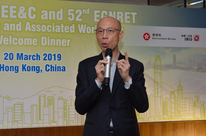 Two expert group meetings of the Energy Working Group of the Asia-Pacific Economic Cooperation were held in Hong Kong from March 18 to 21. Picture shows the Secretary for the Environment, Mr Wong Kam-sing, delivering a speech yesterday (March 20) at the welcome dinner for the meeting.