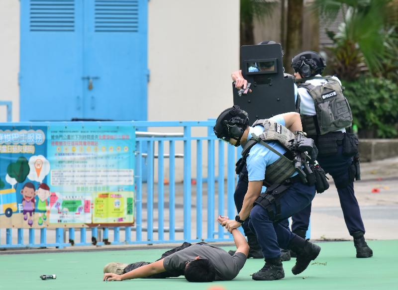 The first inter-departmental counter-terrorism exercise "Powersky" organised by the Inter-departmental Counter Terrorism Unit set up by the Security Bureau was held this afternoon (March 25) at Lei Yue Mun Park. Picture shows the Counter Terrorism Response Unit of the Hong Kong Police Force neutralising terrorists. 