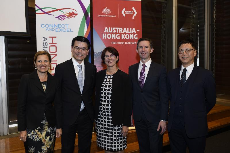 The Secretary for Commerce and Economic Development, Mr Edward Yau, attended the signing ceremony of the Hong Kong-Australia Free Trade Agreement (FTA) and Investment Agreement in Sydney, Australia this morning (March 26). Photo shows (from left) the Consul-General to Hong Kong and Macau of Australia, Ms Michaela Browning; Mr Yau; the chief negotiator of the FTA and Investment Agreement negotiations of Australia, Ms Elizabeth Ward; the Australian Minster for Trade, Tourism and Investment, Mr Simon Birmingham; and the Director of Hong Kong Economic and Trade Office, Sydney, Mr Raymond Fan, at the breakfast session after the ceremony.