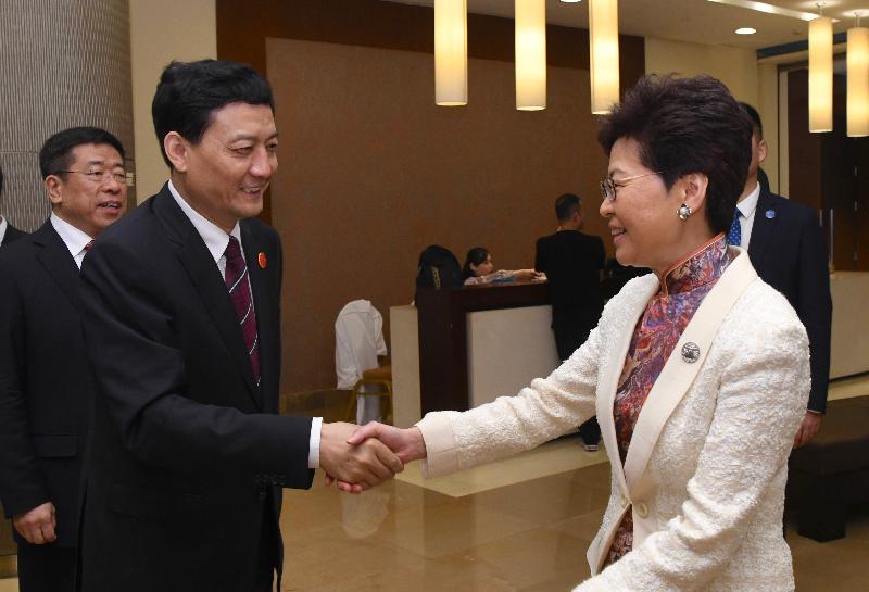 The Chief Executive, Mrs Carrie Lam, met with the Chairman of the State-owned Assets Supervision and Administration Commission of the State Council, Mr Xiao Yaqing, during the Boao Forum for Asia Annual Conference 2019 in Hainan today (March 28). Photo shows Mrs Lam (right) and Mr Xiao shaking hands before the meeting.