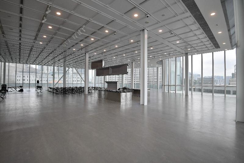 經過大型擴建和修繕工程，香港藝術館今年十一月以全新面貌開放予公眾參觀。圖示設於藝術館頂層的新展覽廳。