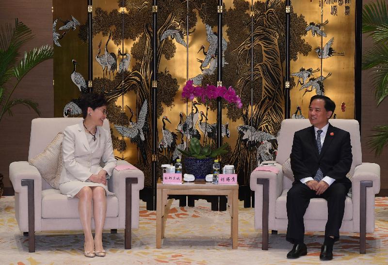 The Chief Executive, Mrs Carrie Lam (left), meets with the Secretary of the CPC Hainan Provincial Committee, Mr Liu Cigui, during the Boao Forum for Asia Annual Conference 2019 in Hainan today (March 29). 
