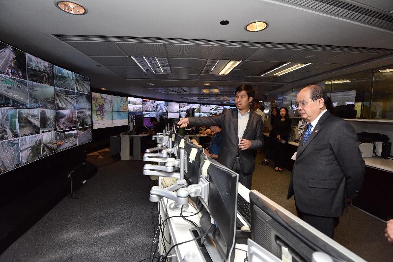 The Chief Secretary for Administration, Mr Matthew Cheung Kin-chung (first right), visits the Transport Department this afternoon (March 29) to learn about the operation of the Area Traffic Control System.
