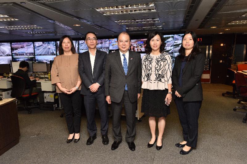 The Chief Secretary for Administration, Mr Matthew Cheung Kin-chung, visited the Transport Department this afternoon (March 29) to learn about the department's work in effective traffic management in preparation for the upcoming typhoon season. Mr Cheung (centre) is pictured with the Commissioner for Transport, Ms Mable Chan (second right); the Deputy Commissioner for Transport (Transport Services and Management), Ms Macella Lee (first left); the Acting Deputy Commissioner for Transport (Planning and Technical Services), Mr Wilson Pang (second left); and the Assistant Commissioner for  Transport (Management and Paratransit), Ms Candy Kwok (first right).