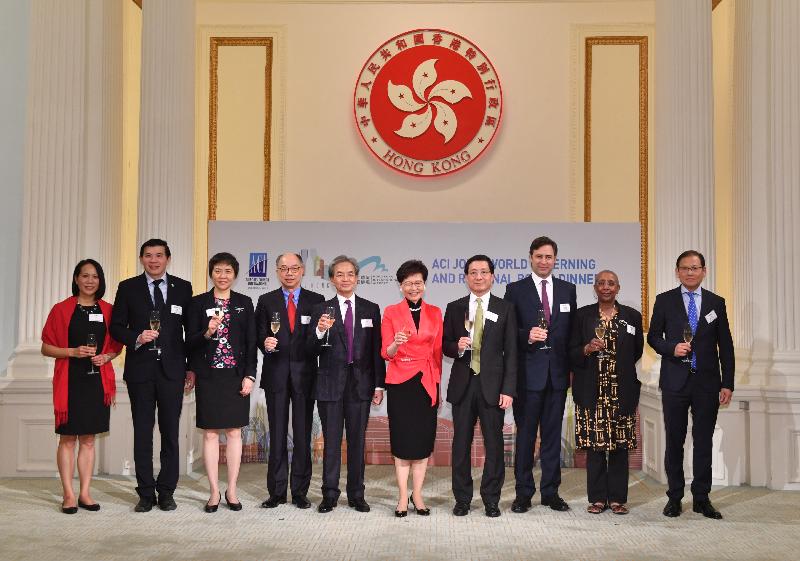 The Chief Executive, Mrs Carrie Lam, attended the Airports Council International (ACI) Joint World Governing and Regional Board Dinner this evening (March 31). Photo shows Mrs Lam (fifth right); the Chairman of the Airport Authority Hong Kong, Mr Jack So (fifth left); the Secretary for Transport and Housing, Mr Frank Chan Fan (fourth left); the Chief Executive Officer of the Airport Authority Hong Kong, Mr Fred Lam (fourth right); the Director-General of Civil Aviation, Mr Simon Li (first right); the Secretary General of the International Civil Aviation Organization, Dr Liu Fang (third left); the Chair of the ACI World Governing Board, Mr Martin Eurnekian (third right); the Director General of ACI World, Ms Angela Gittens (second right); the President of ACI Asia-Pacific, Mr Lee Seow Hiang (second left); and the Regional Director of ACI Asia-Pacific, Ms Patti Chau (first left), at the toasting ceremony. 