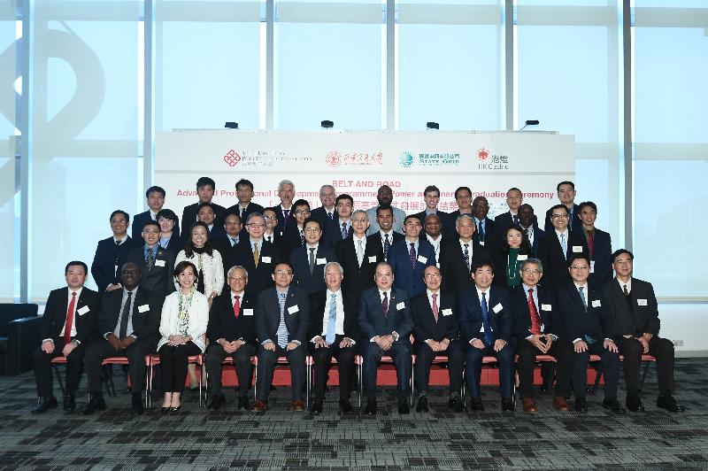 The Chief Secretary for Administration, Mr Matthew Cheung Kin-chung, attended the Belt and Road Advanced Professional Development Programme in Power and Energy Graduation Ceremony today (April 1). Photo shows (front row, from fifth left) Vice President of Xi'an Jiaotong University, Professor Xi Guang; the Deputy Council Chairman of the Hong Kong Polytechnic University, Dr Lawrence Li; Mr Cheung; the Managing Director of the Hongkong Electric Company Limited, Mr Wan Chi-tin; the Director of the Management Centre of Educational Affairs of the State Grid of China Technology College, Mr Su Qingmin; and other guests and programme graduates at the ceremony.